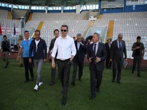VALİ OKAY MEMİŞ KAZIM KARABEKİR STADINDAKİ BUZLANMA İÇİN TALİMAT VERDİ